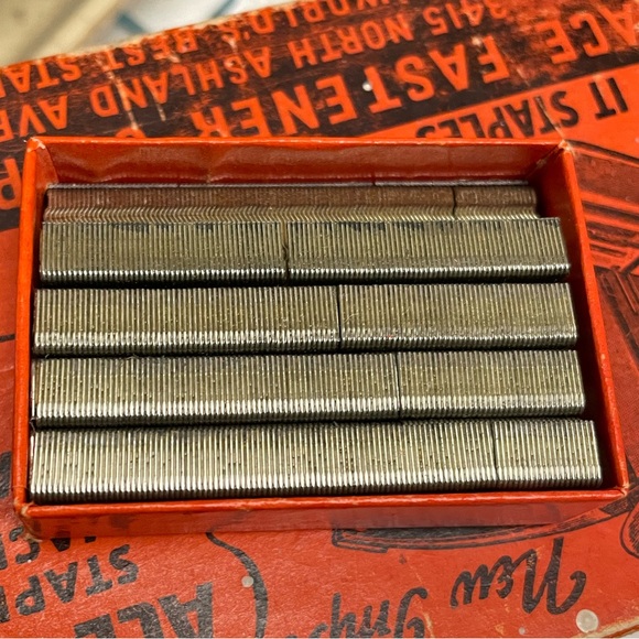 Vintage stapler in pristine condition!! Circa 1959 - Picture 5 of 15
